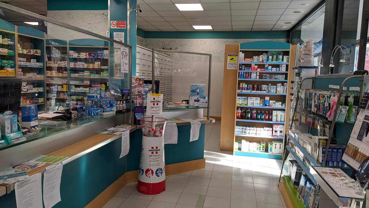 Presso la farmacia è possibile trovare articoli sanitari, ortopedici, elettromedicali / Calzature e Calze anche per patologie specifiche Omeopatia / Fitoterapia / Cosmesi / Articoli per l'infanzia / Alimenti per l'infanzia / Alimenti per celiaci / Noleggio bilance per neonati, aerosol, inalatori termali,stampelle e sedie a rotelle / Veterinaria.
E’ inoltre possibile effettuare test di autoanalisi quali la misurazione della glicemia, del colesterolo totale e del  profilo lipidico.