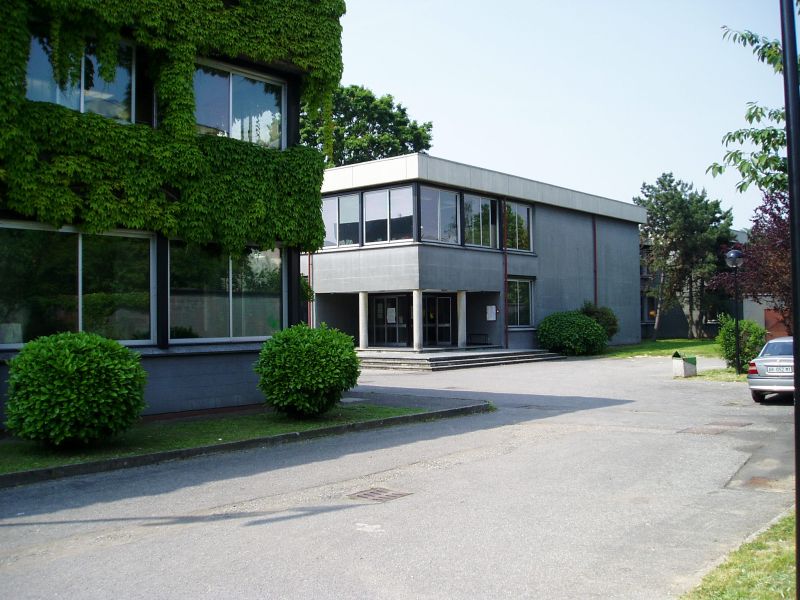 L’Istituto Comprensivo “Ada Negri” di Cavenago di Brianza è formato dalle Scuole dell’Infanzia, Primaria e Secondaria di primo grado di Cavenago e Primaria e Secondaria di primo grado di Caponago. Questo luogo è la sede della scuola primaria 